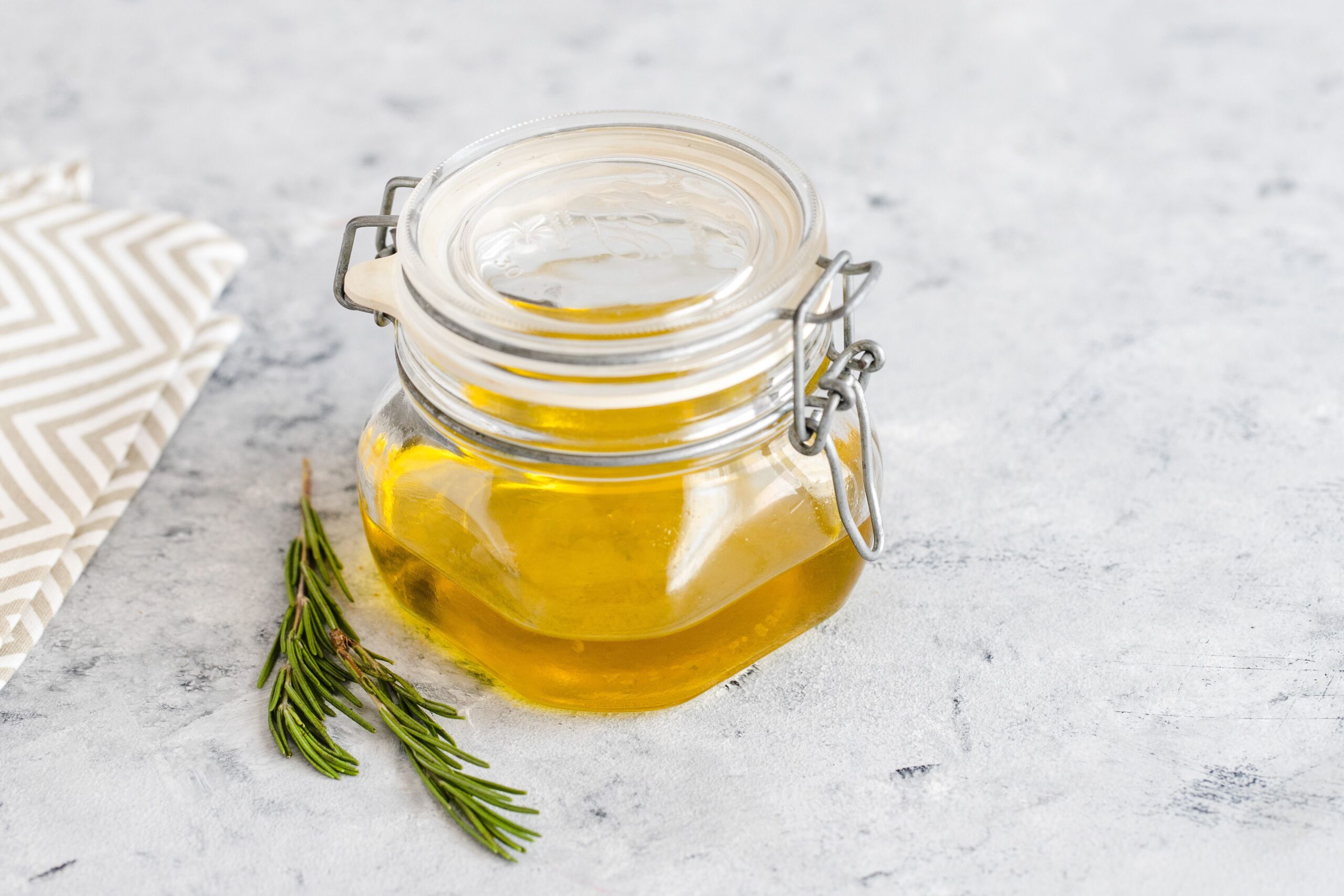 Benefits of Rosemary Oil for Hair Benefits of Rosemary Oil for Hair