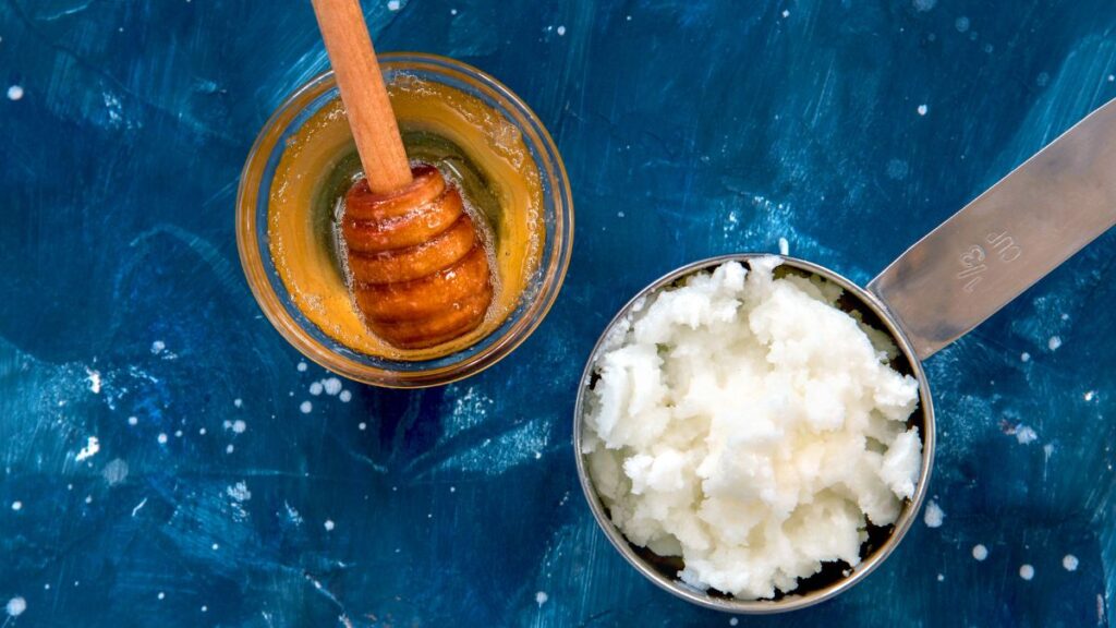 How to Use Coconut Oil and Honey on Hair