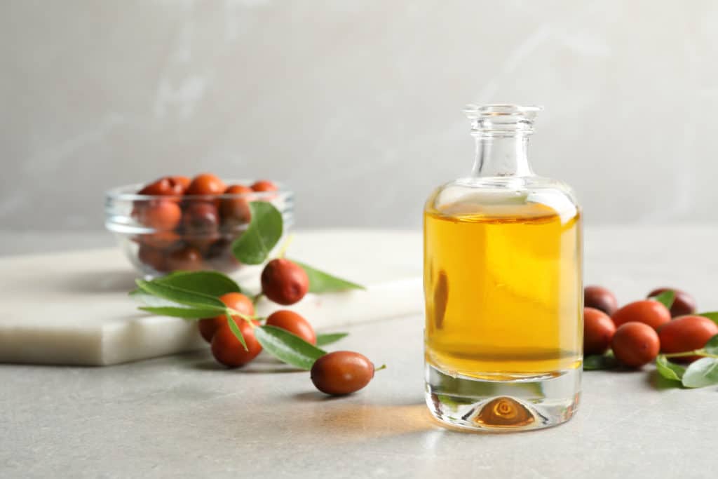 How to Use Jojoba Oil for Hair How to Use Jojoba Oil for Hair