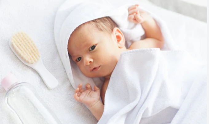 Benefits of Oiling Your Baby's Hair Benefits of Oiling Your Baby's Hair