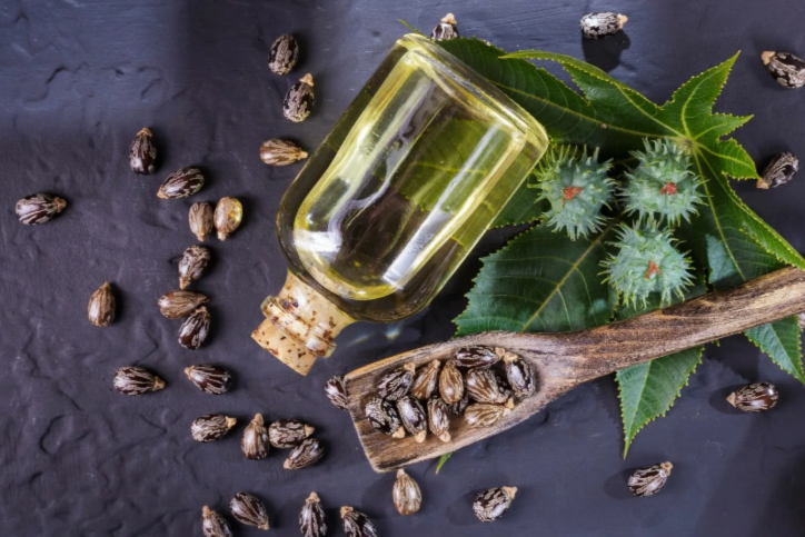 How to Use Castor Oil for Hair Dandruff